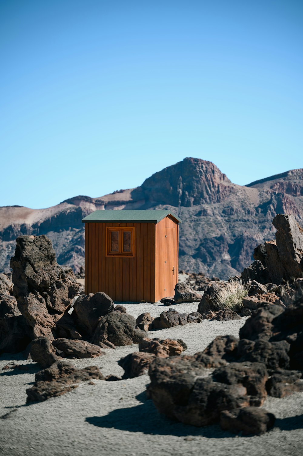 a small outhouse in the middle of a desert
