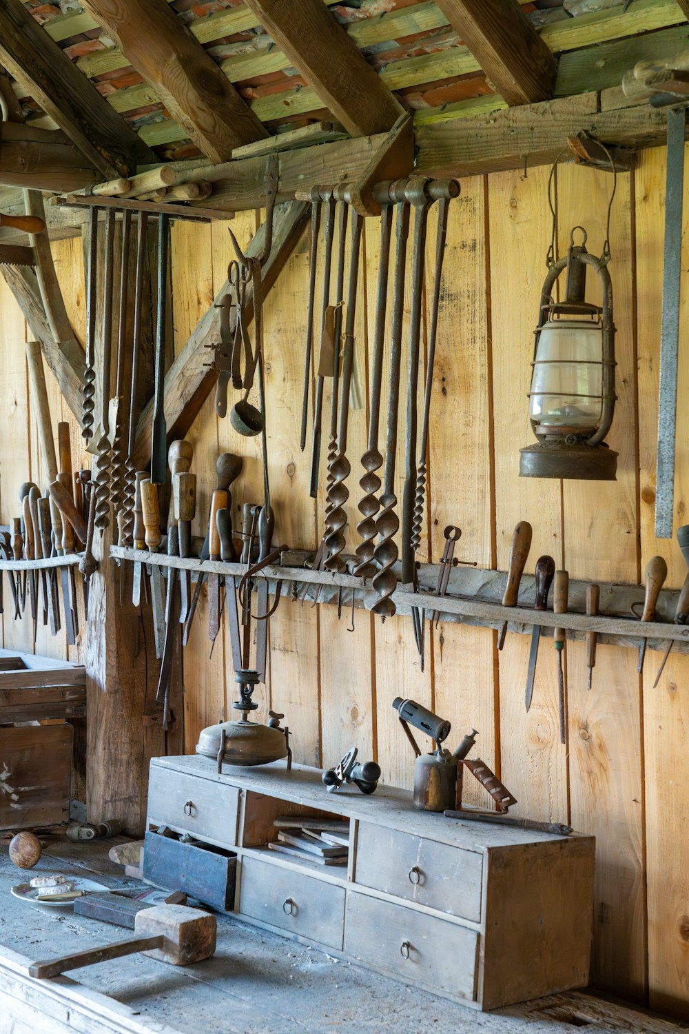 a bunch of tools are hanging on a wall