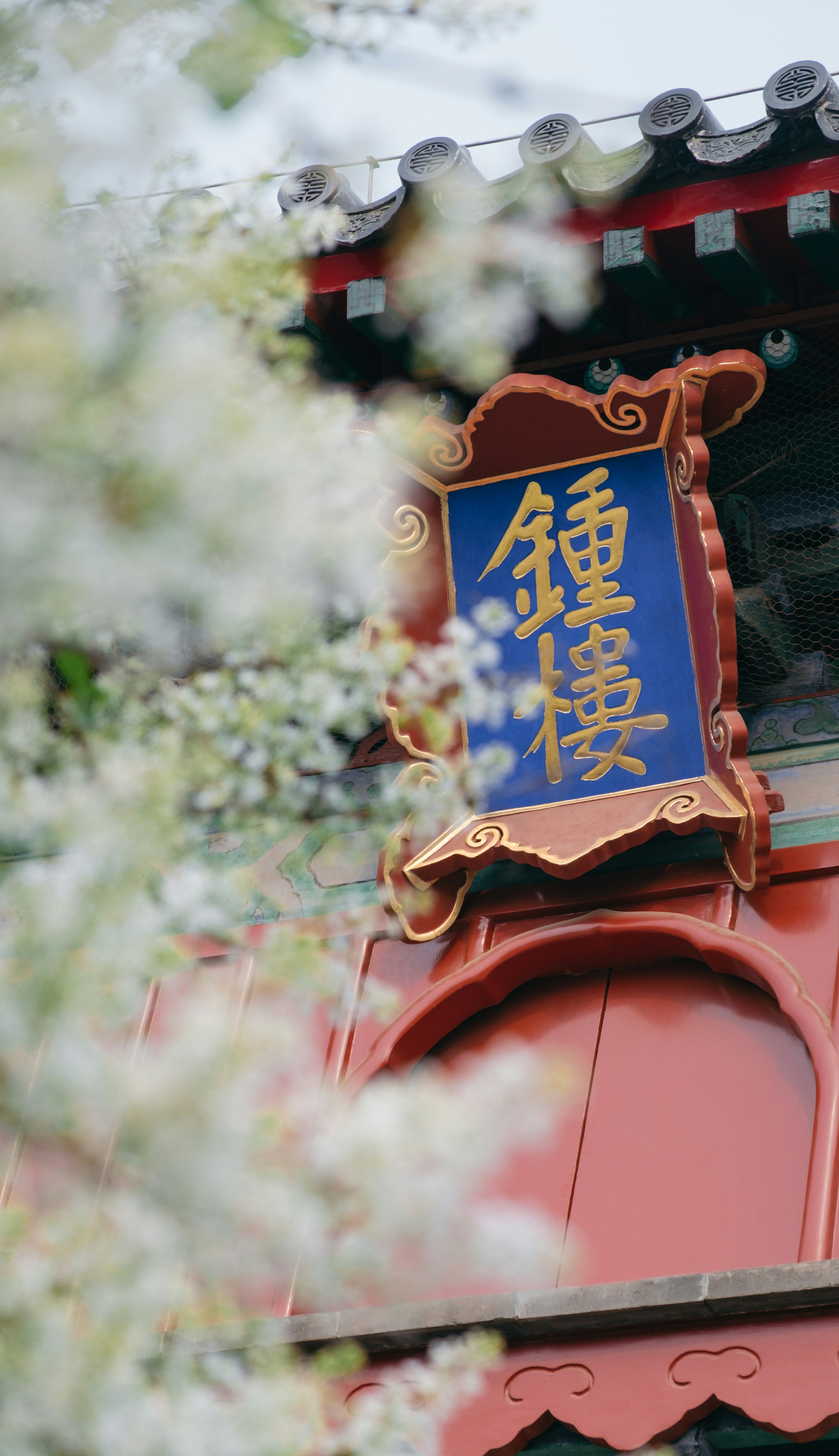 建物の側面にある看板