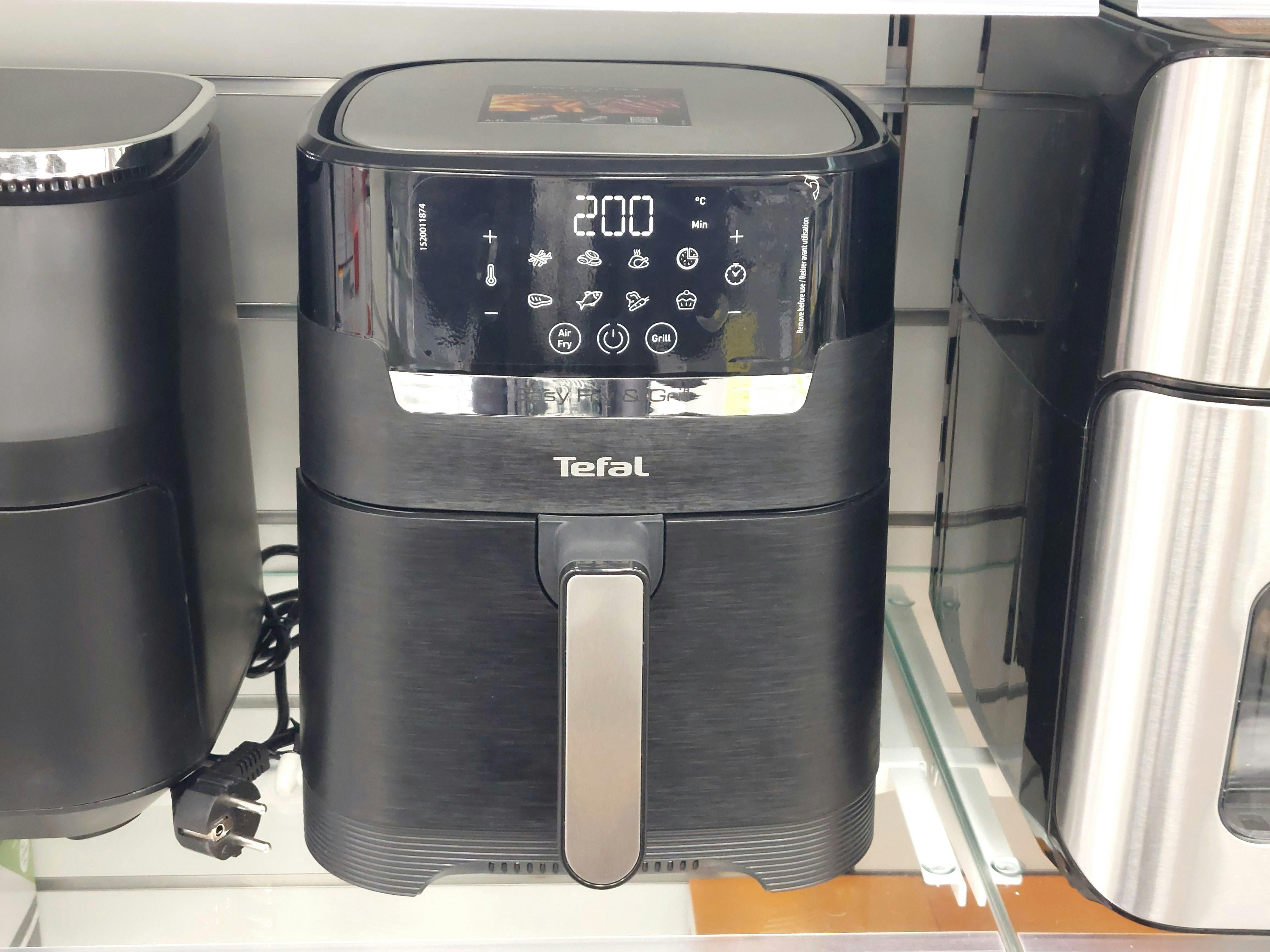Tefal Easy Fry Precision airfryer grijs met digitaal display, vooraanzicht