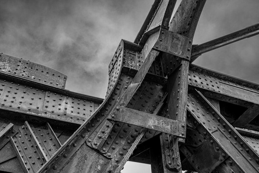 a black and white photo of a metal structure