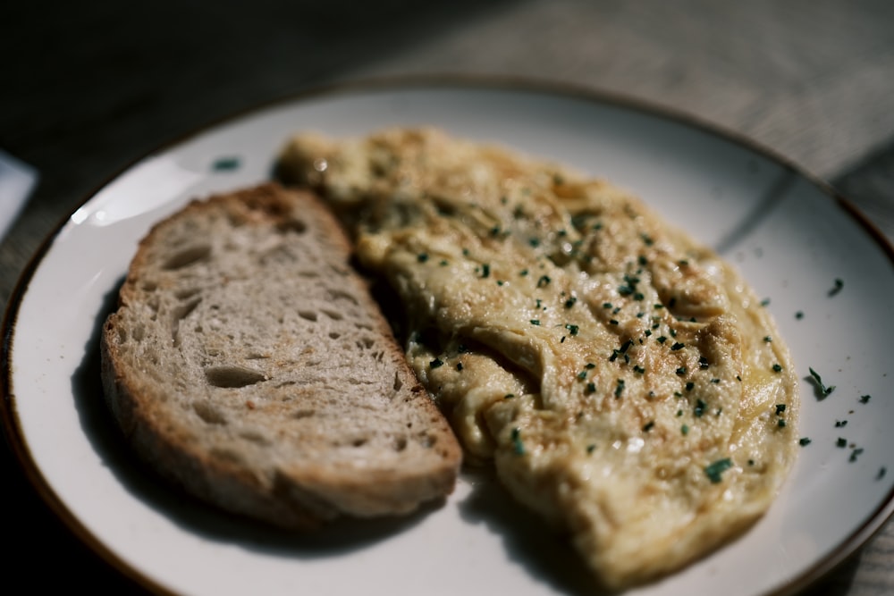 an omelet and a piece of bread on a plate