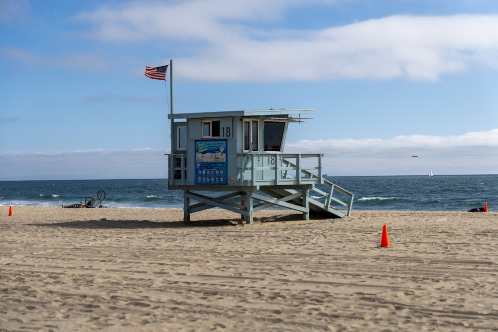 a lifeguard stand on the beach with an american flag