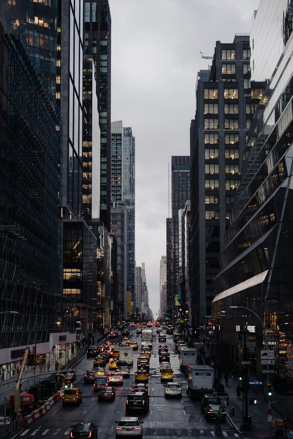 a city street filled with lots of traffic