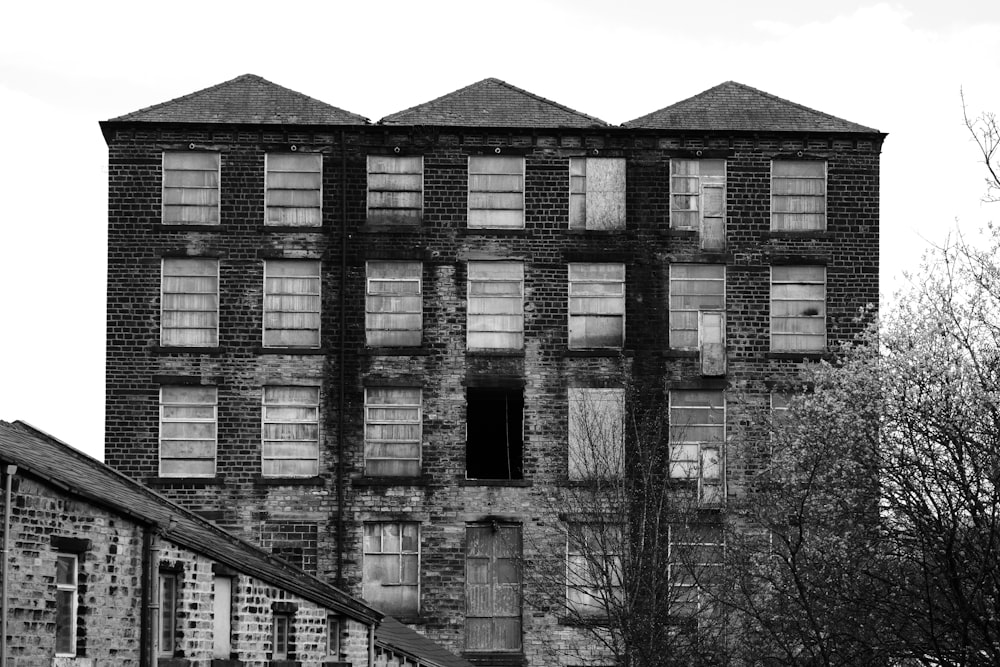 a black and white photo of an old building