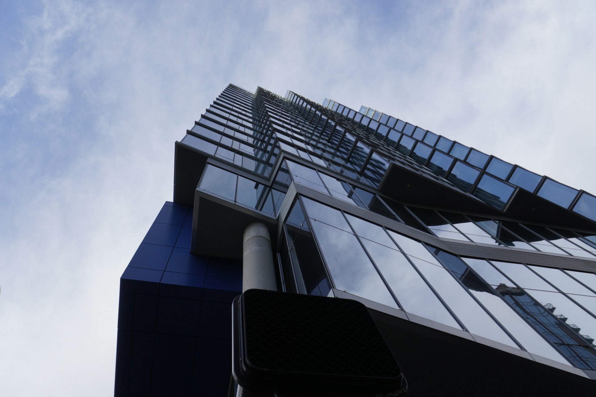a tall building with lots of windows next to a traffic light