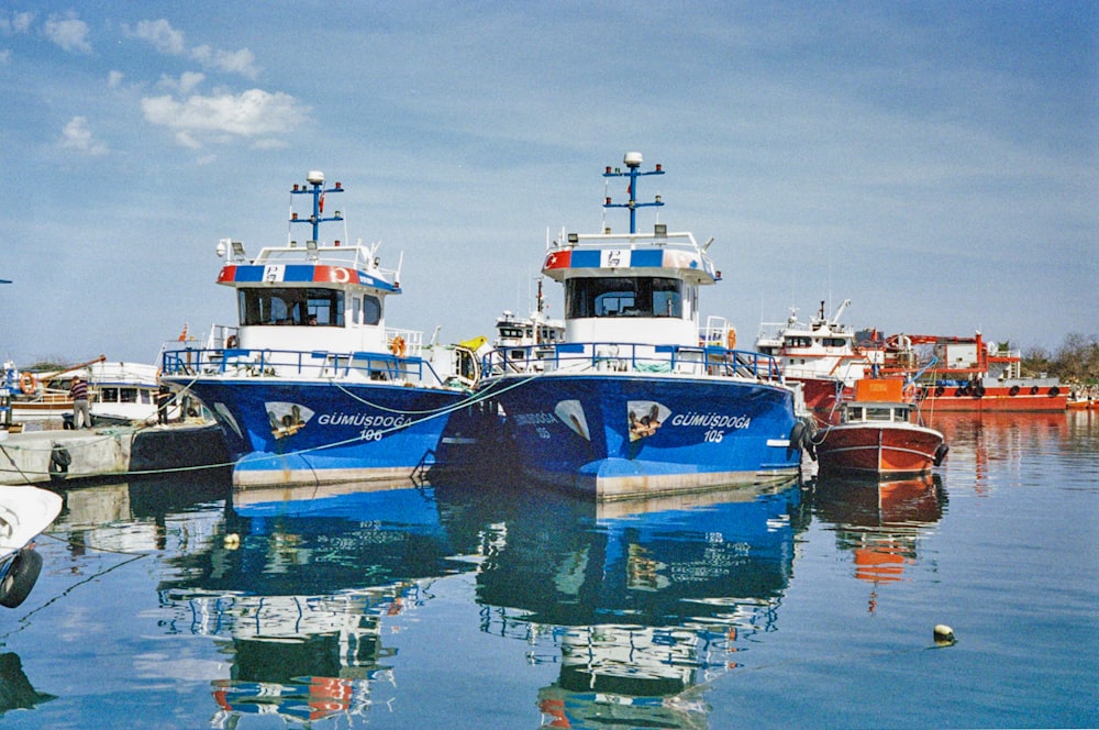 a group of boats that are sitting in the water