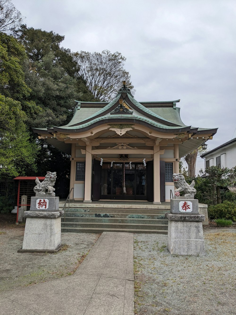 a small building with statues in front of it