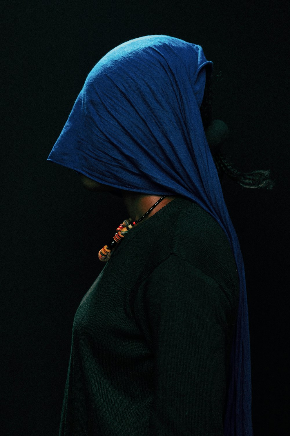 a woman with a blue veil on her head