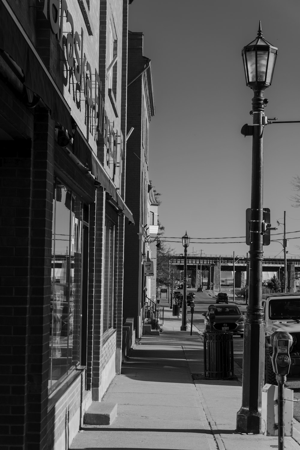 a black and white photo of a city street