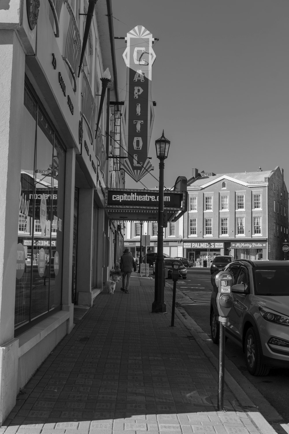 a black and white photo of a city street