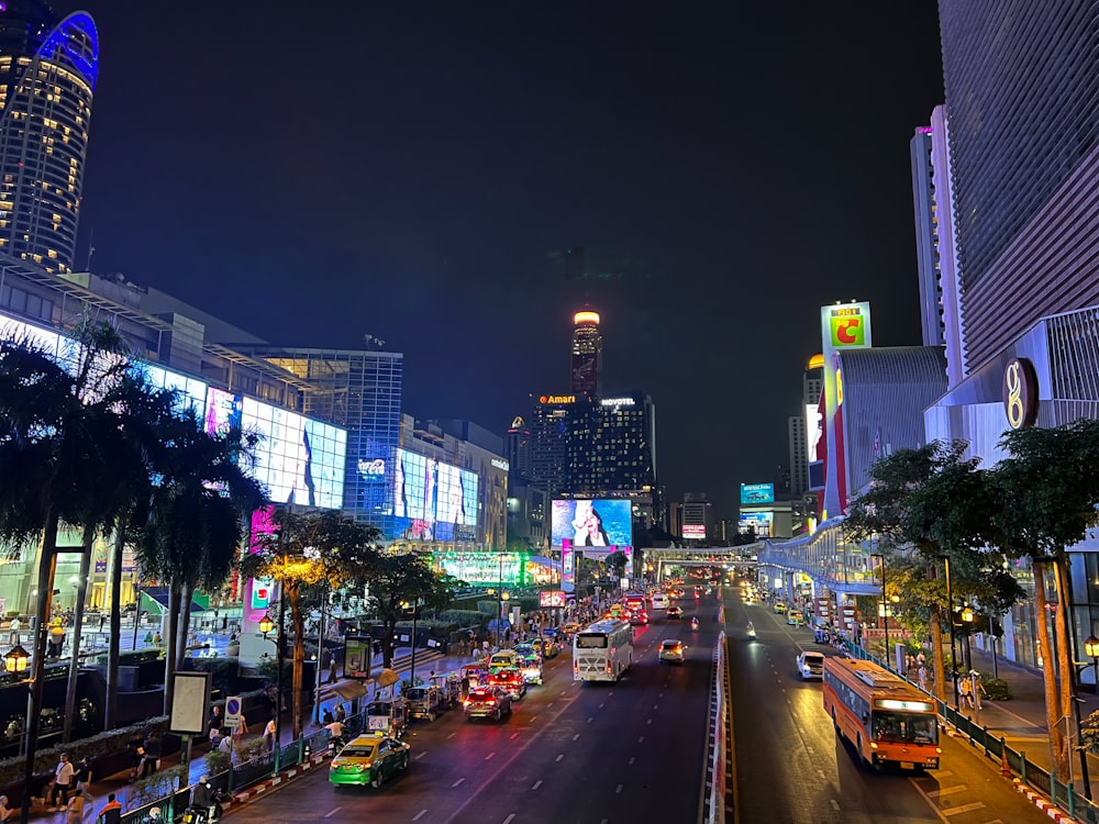 a city street filled with lots of traffic at night