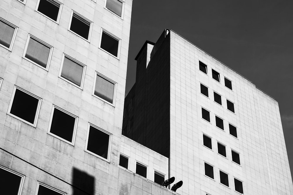 a black and white photo of a tall building