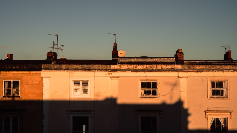 a building with a lot of windows and a sky background