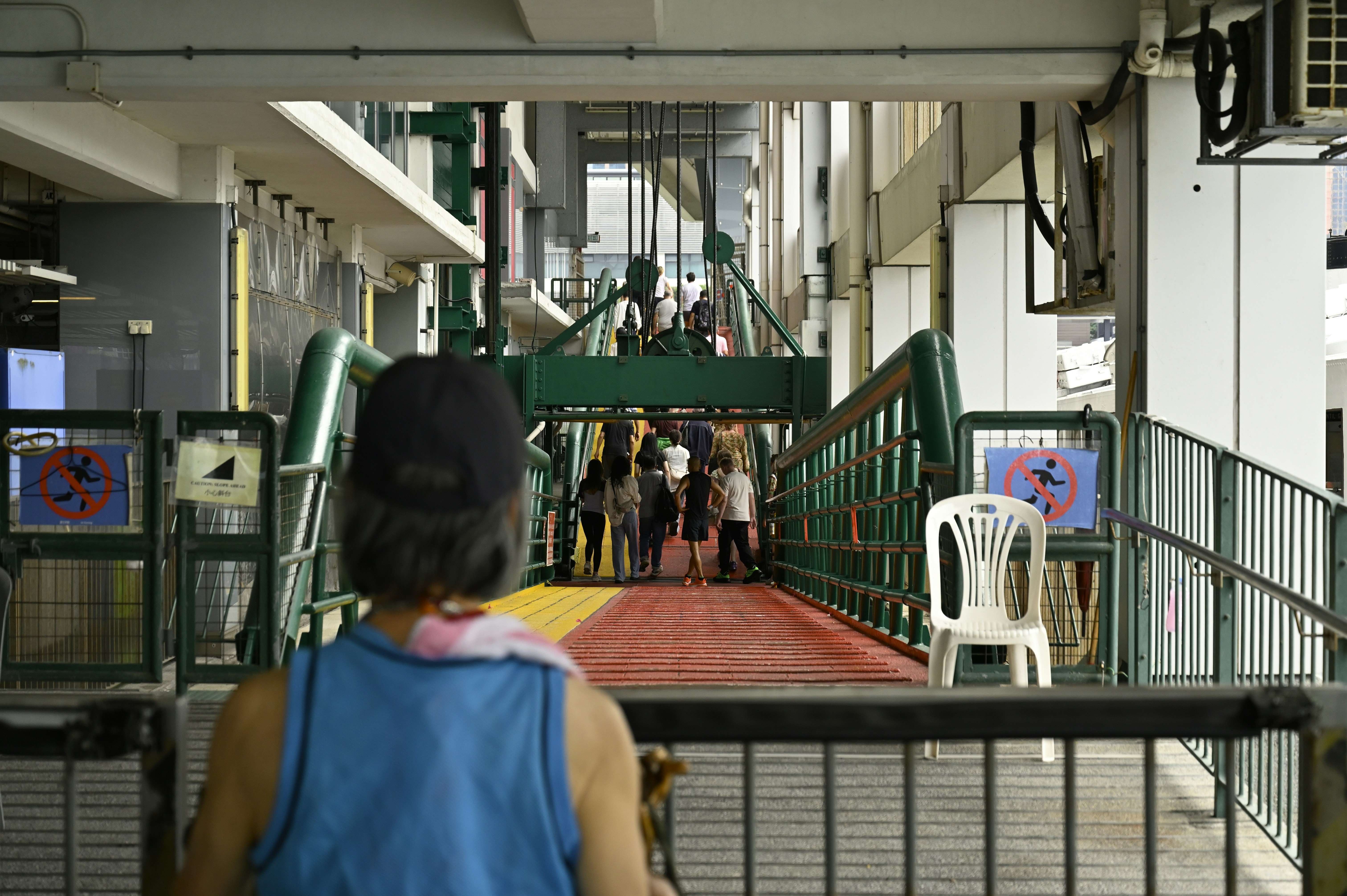 Menjelajahi Hong Kong: Mid-Levels Escalator, Lebih dari Sekadar Tangga Bergerak