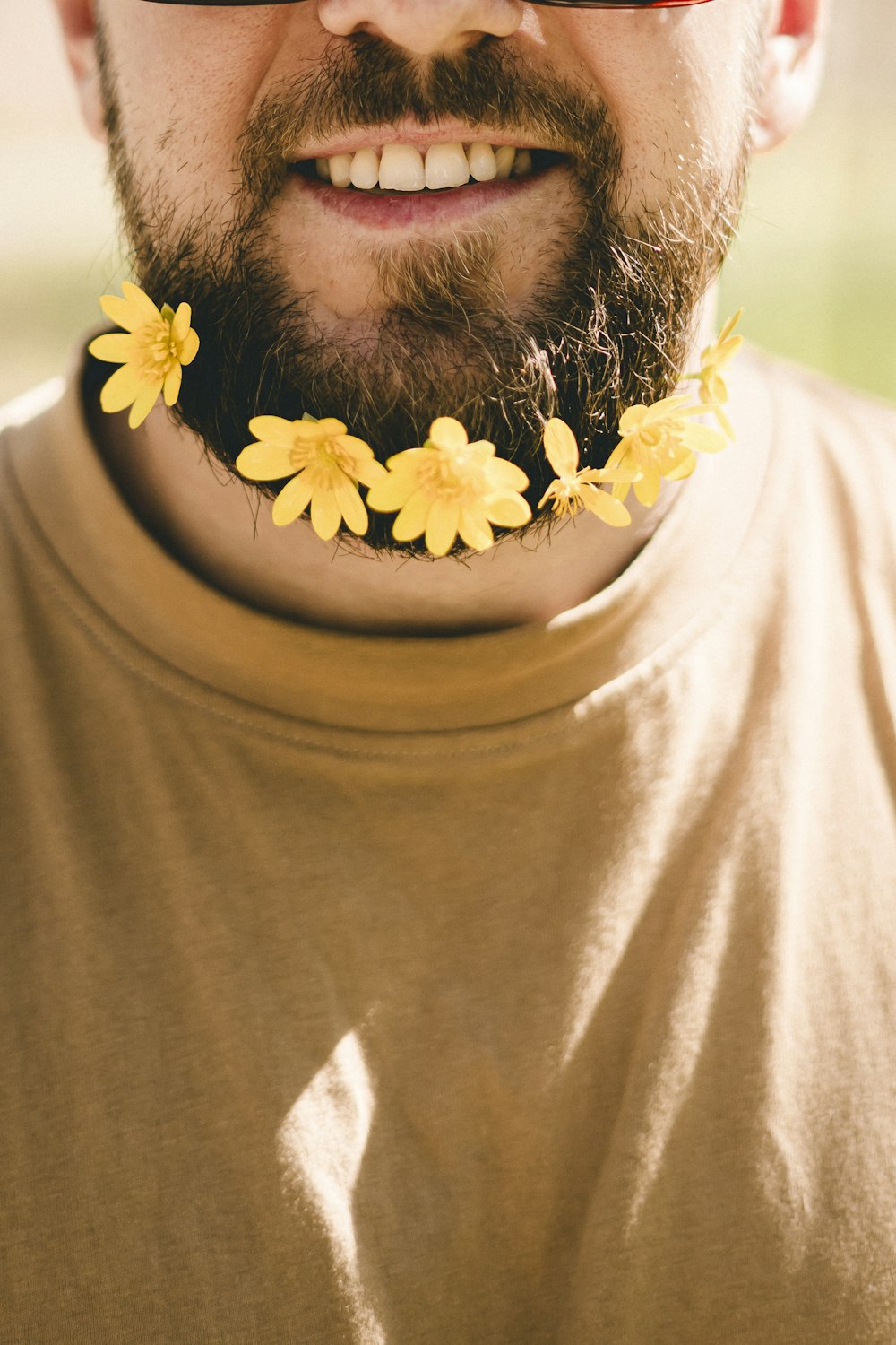 a man with a flower necklace on his neck