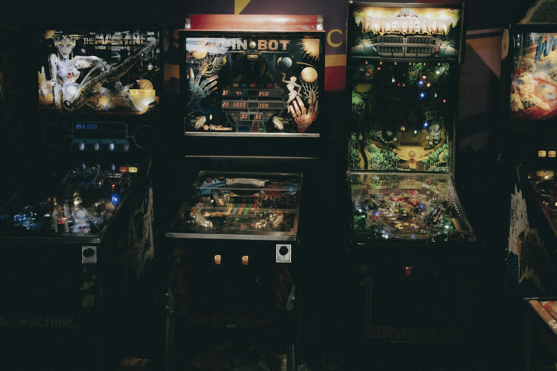 a row of pinball machines sitting next to each other
