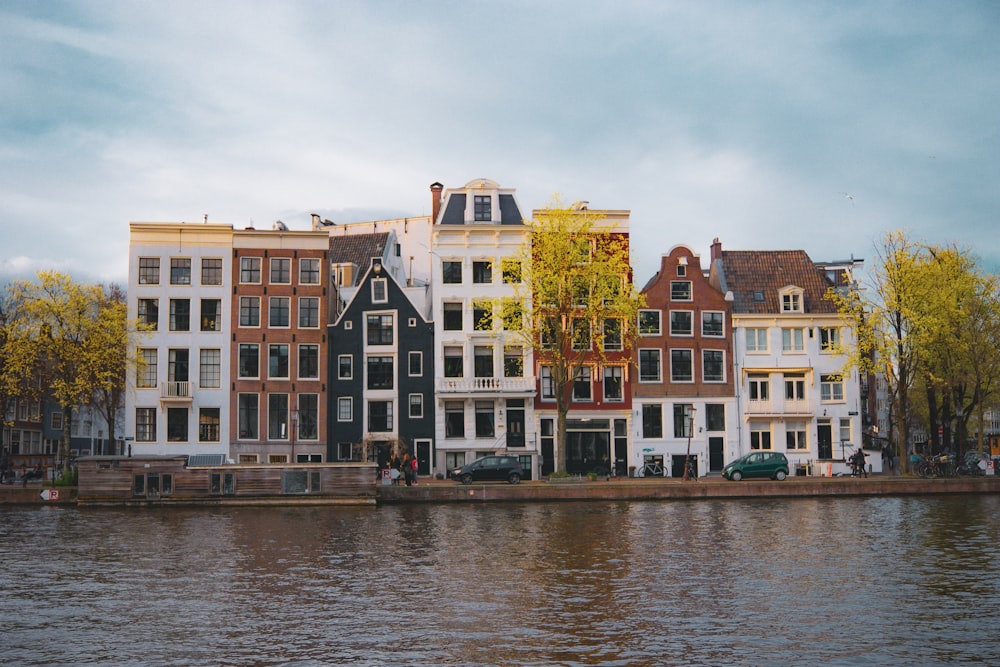 a row of houses on the side of a river