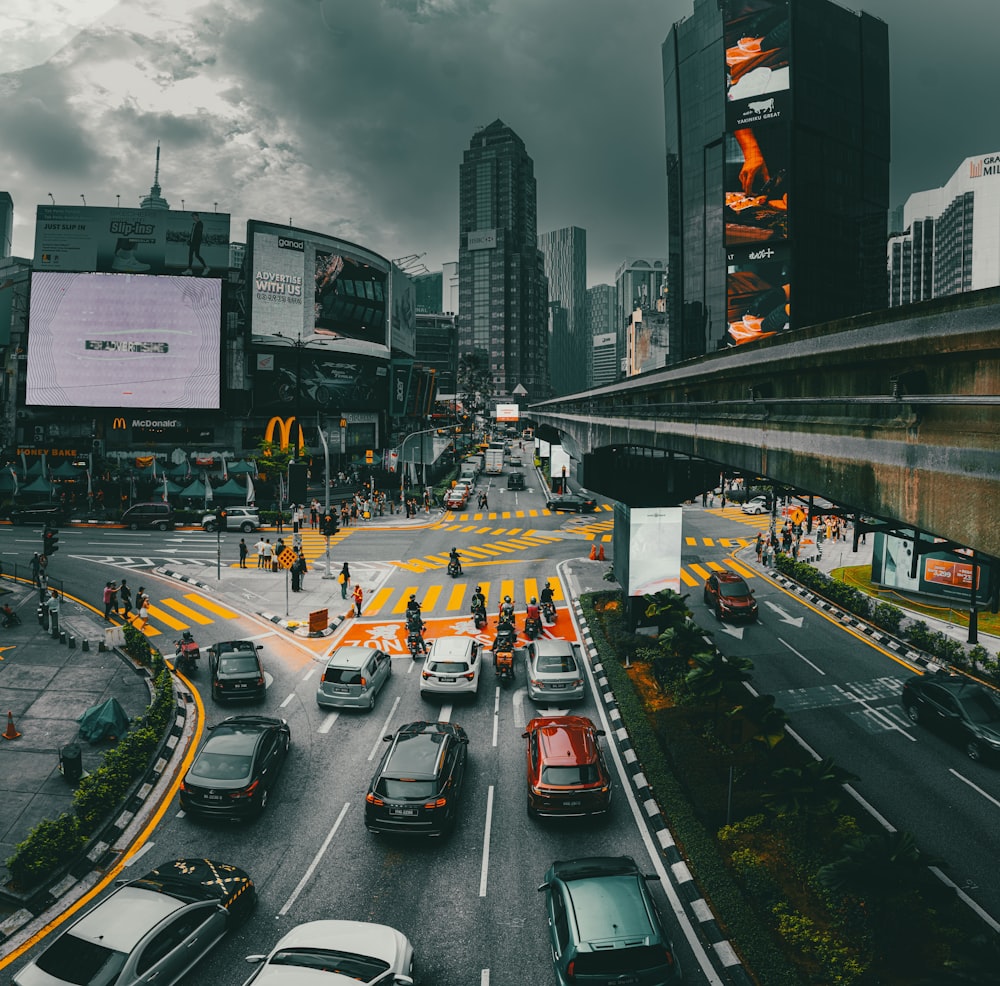 a city street filled with lots of traffic