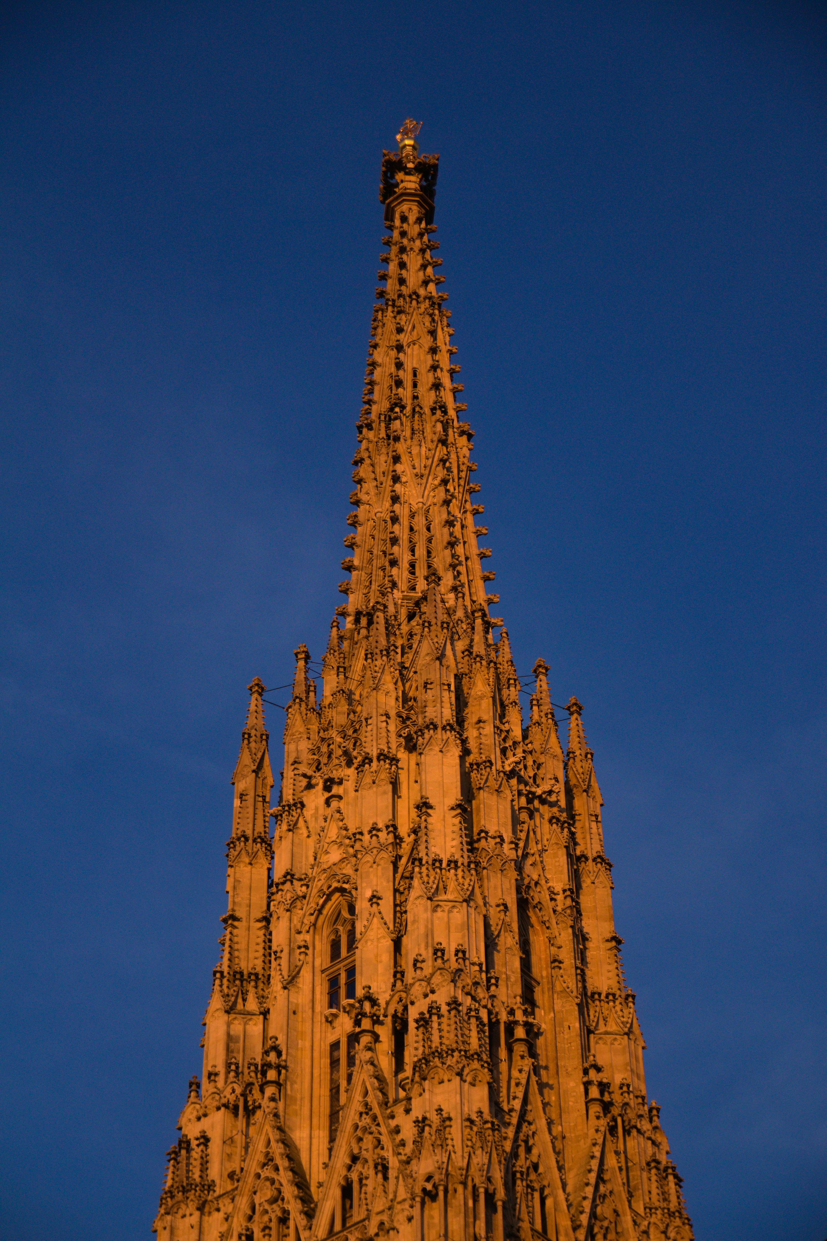 Photo by egemensahiin