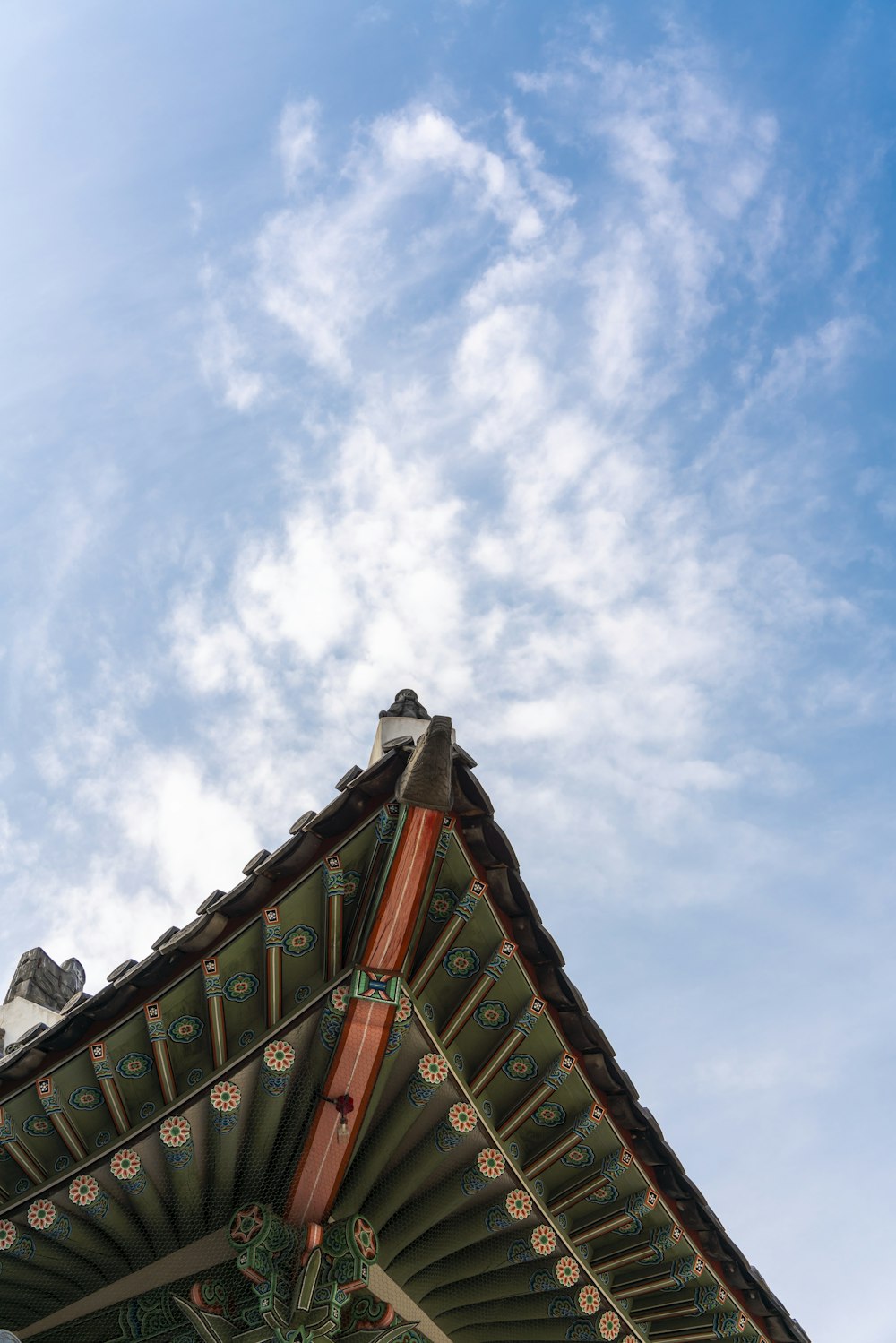 the roof of a building with a sky background