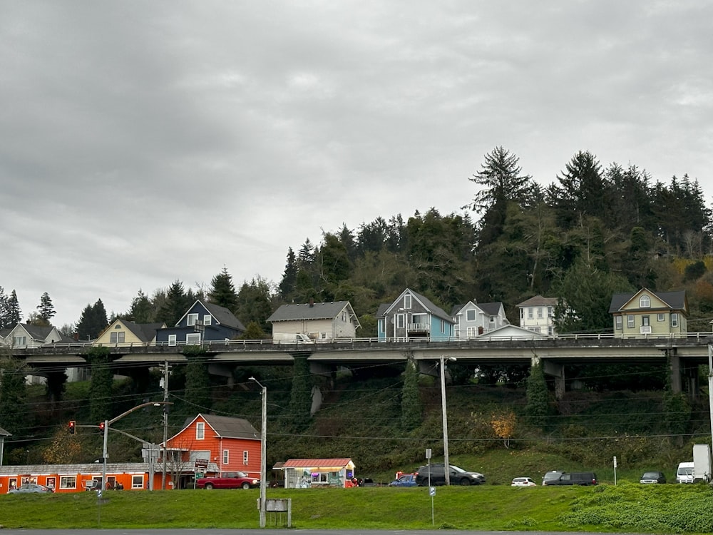 a bunch of houses that are on a hill