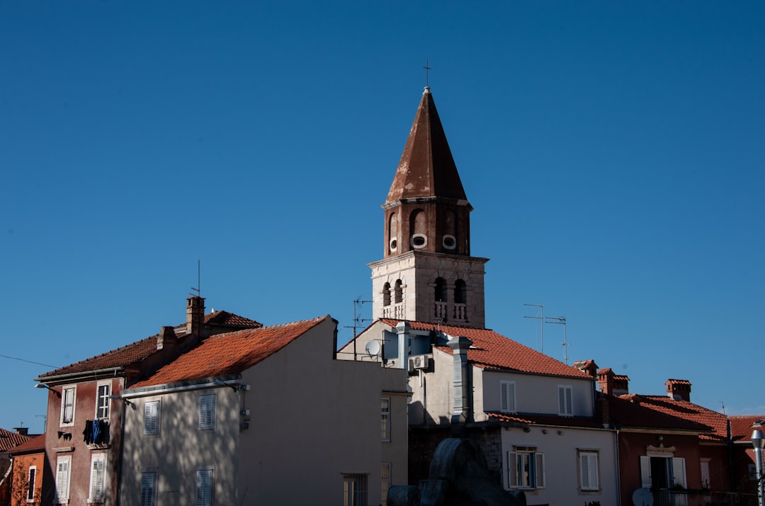 a building with a steeple on top of it,