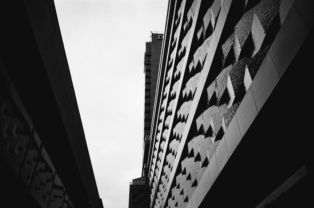 a black and white photo of a tall building