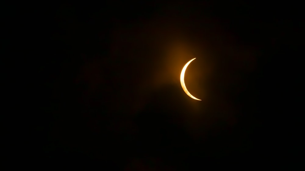 the moon is seen in the dark sky during a solar eclipse