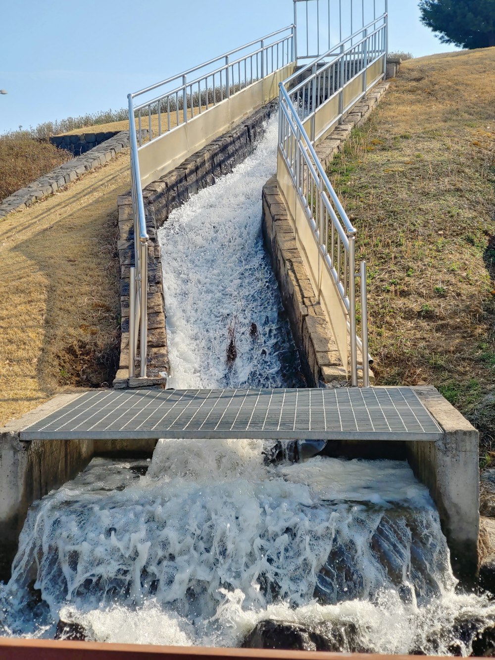 a man is swimming in the water at a dam