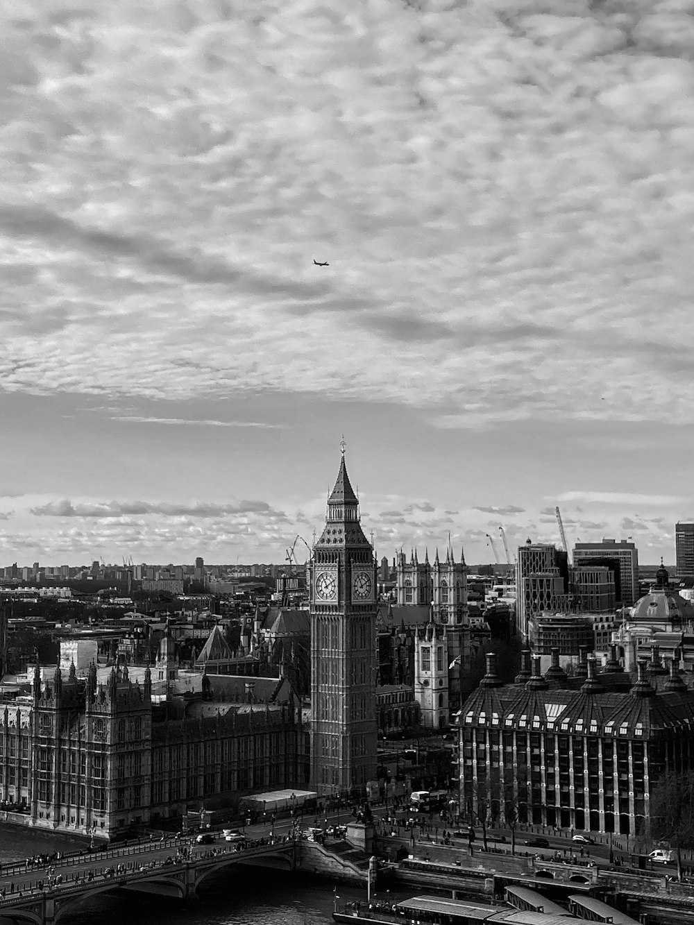 a black and white photo of the big ben clock tower
