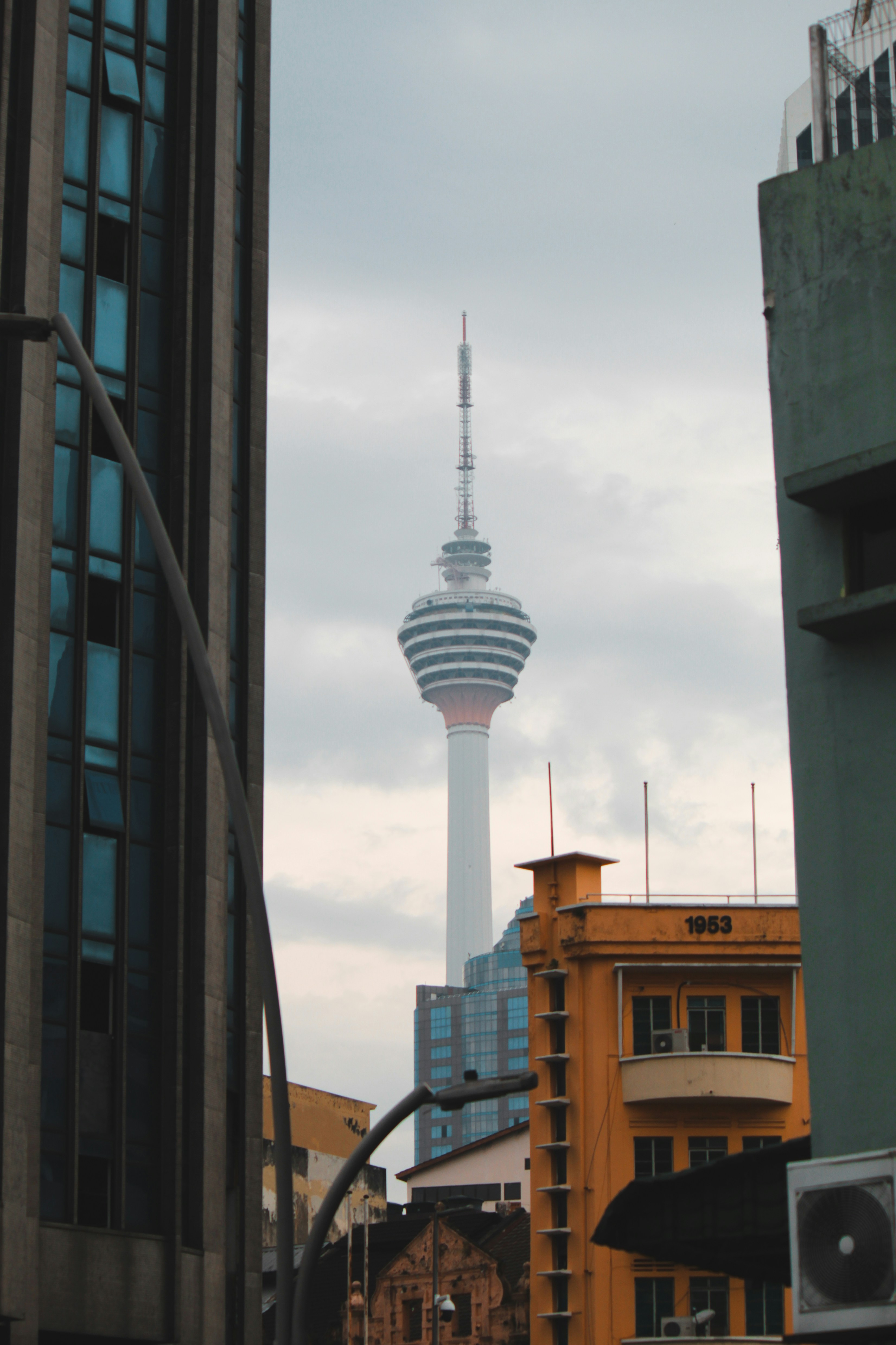 photo-1712764635548-e80faad32e0c