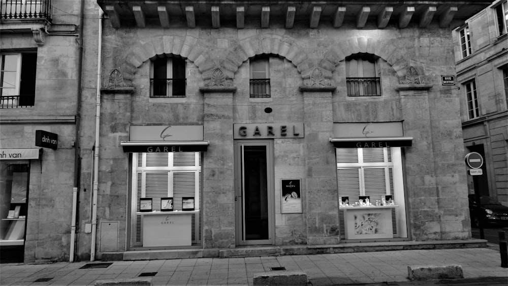 a black and white photo of an old building