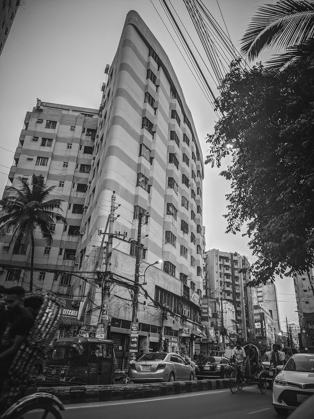 a black and white photo of a city street