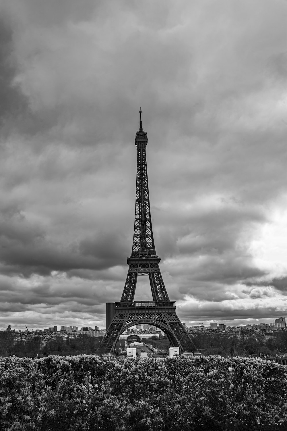 a black and white photo of the eiffel tower