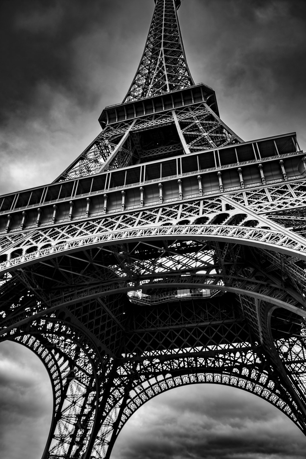 a black and white photo of the eiffel tower