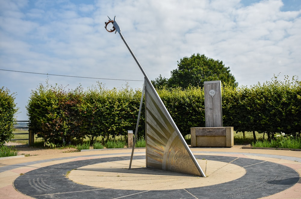 a sculpture in the middle of a circular area