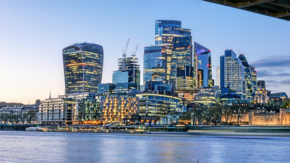 the city of london is lit up at night