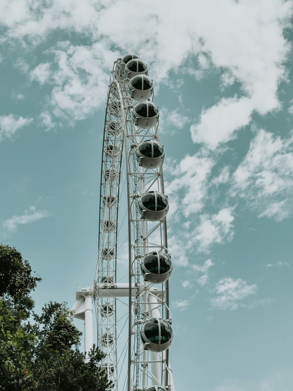 a large ferris wheel on a cloudy day