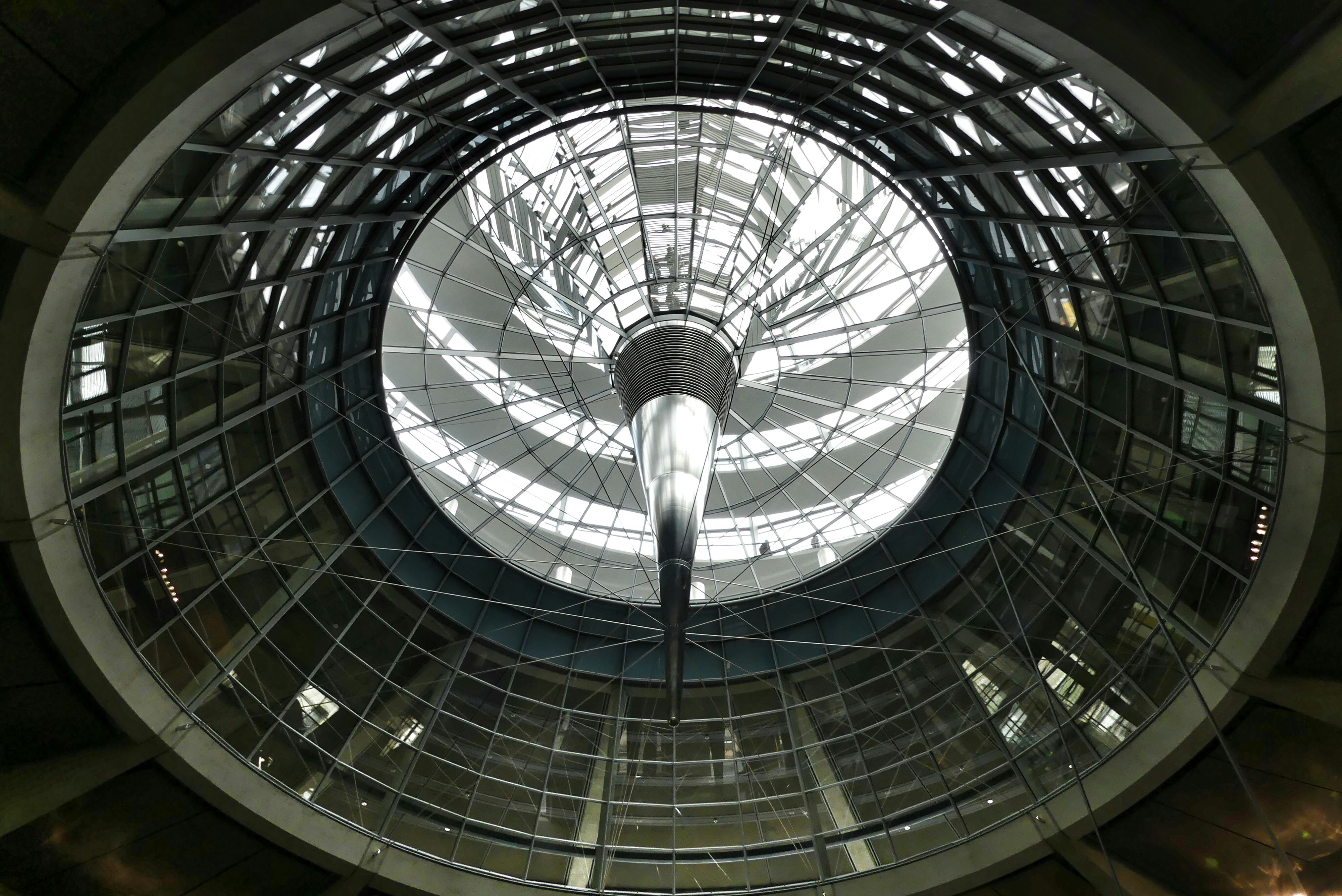 天窓のある大きな円形の建物