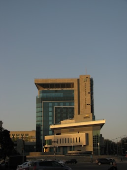 a large building with a lot of cars parked in front of it