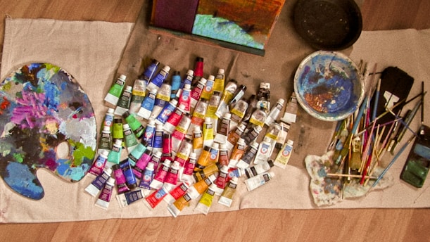 a table topped with lots of art supplies