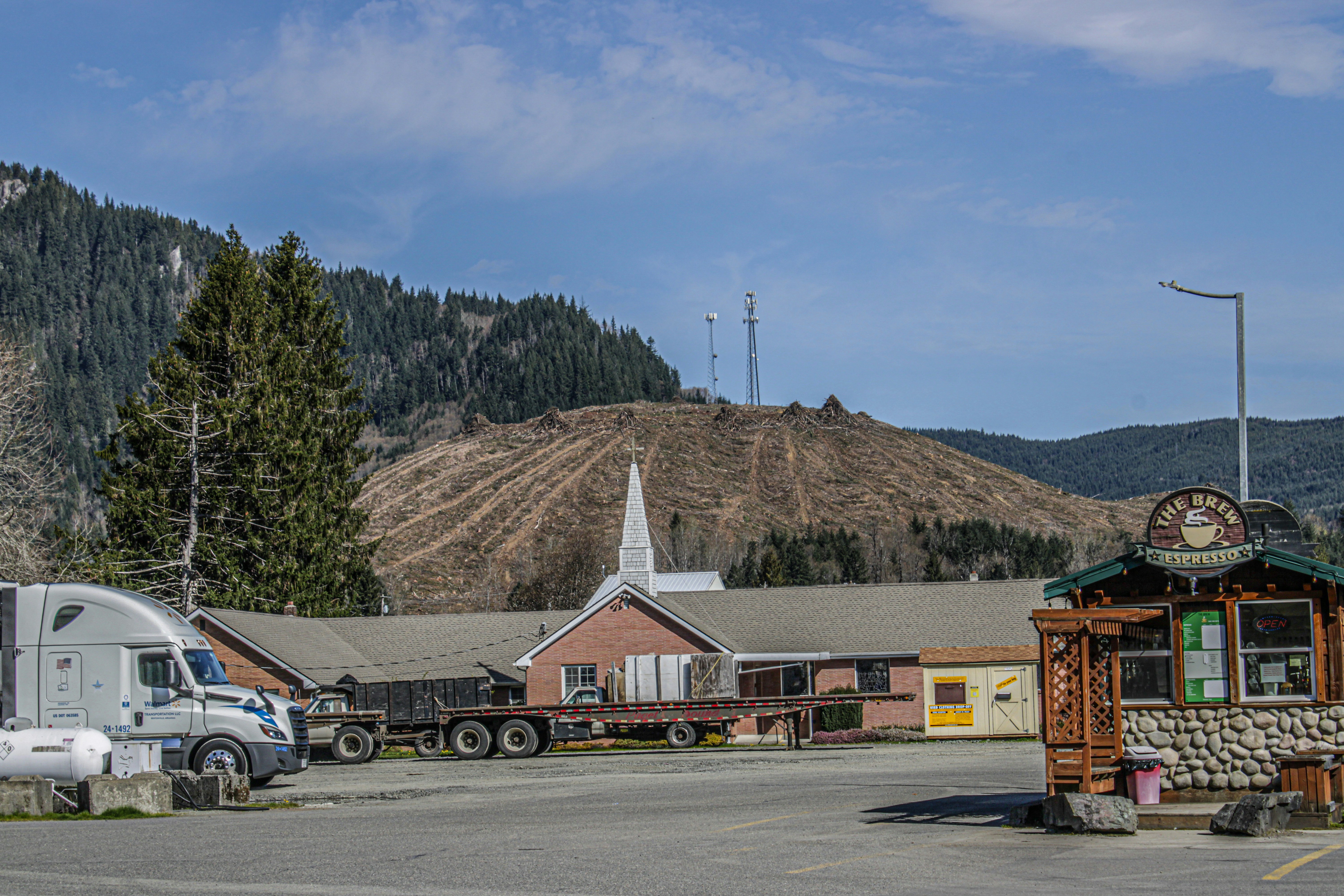 forest logging truck, wallpaper, Logging Trucks: A Comprehensive Overview 6