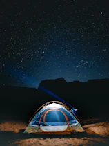 Bivouac sous les étoiles dans le Tadrart Rouge.