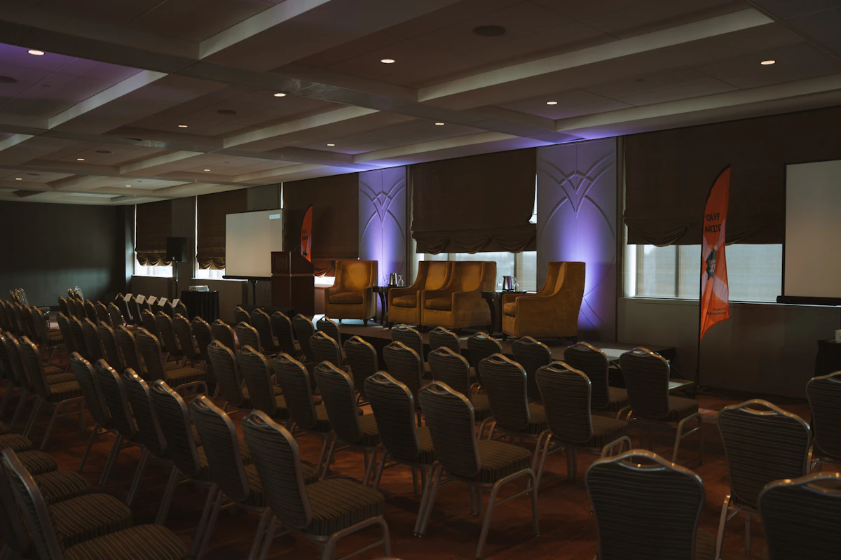 會議室投影及屏幕安裝示例