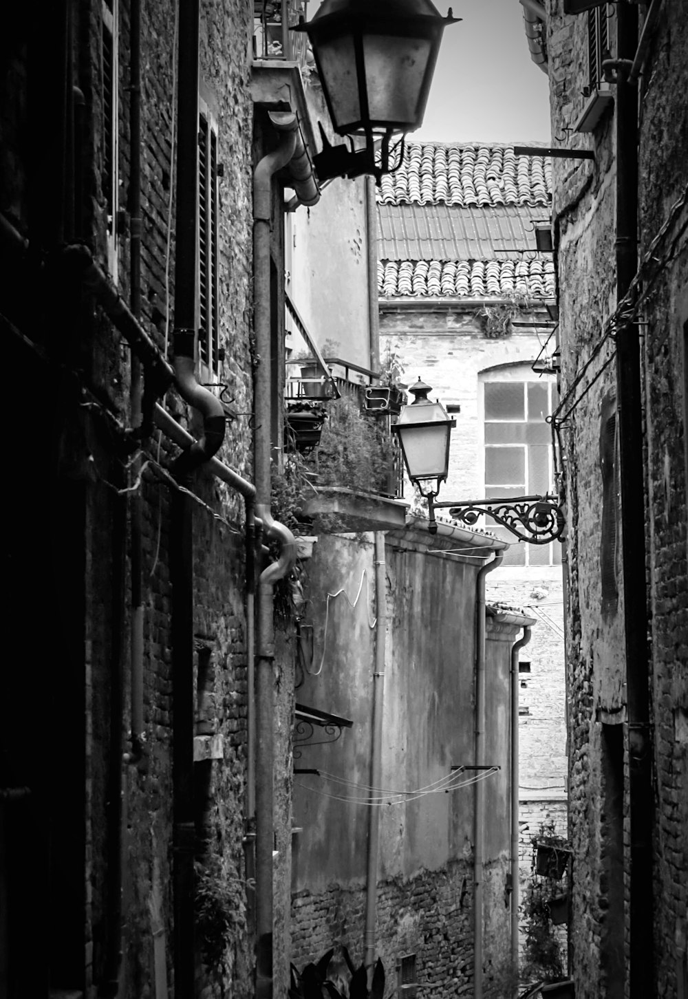 a black and white photo of an alley way