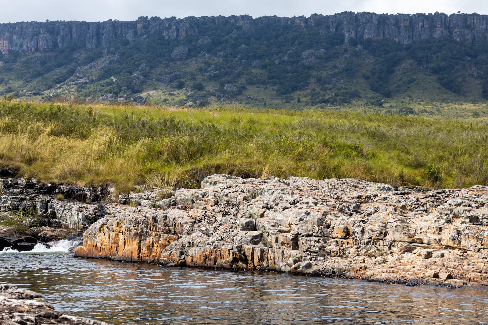 Singita Boulders Lodge: Contemporary Design on the Sand River