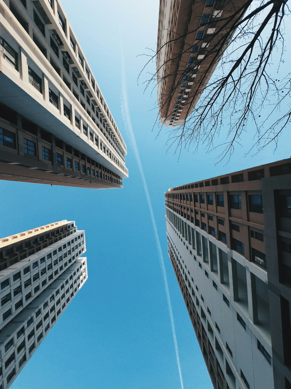 Blick auf hohe Gebäude in einer Stadt