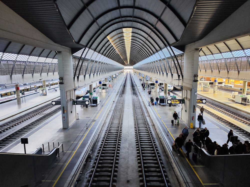 a train station filled with lots of people