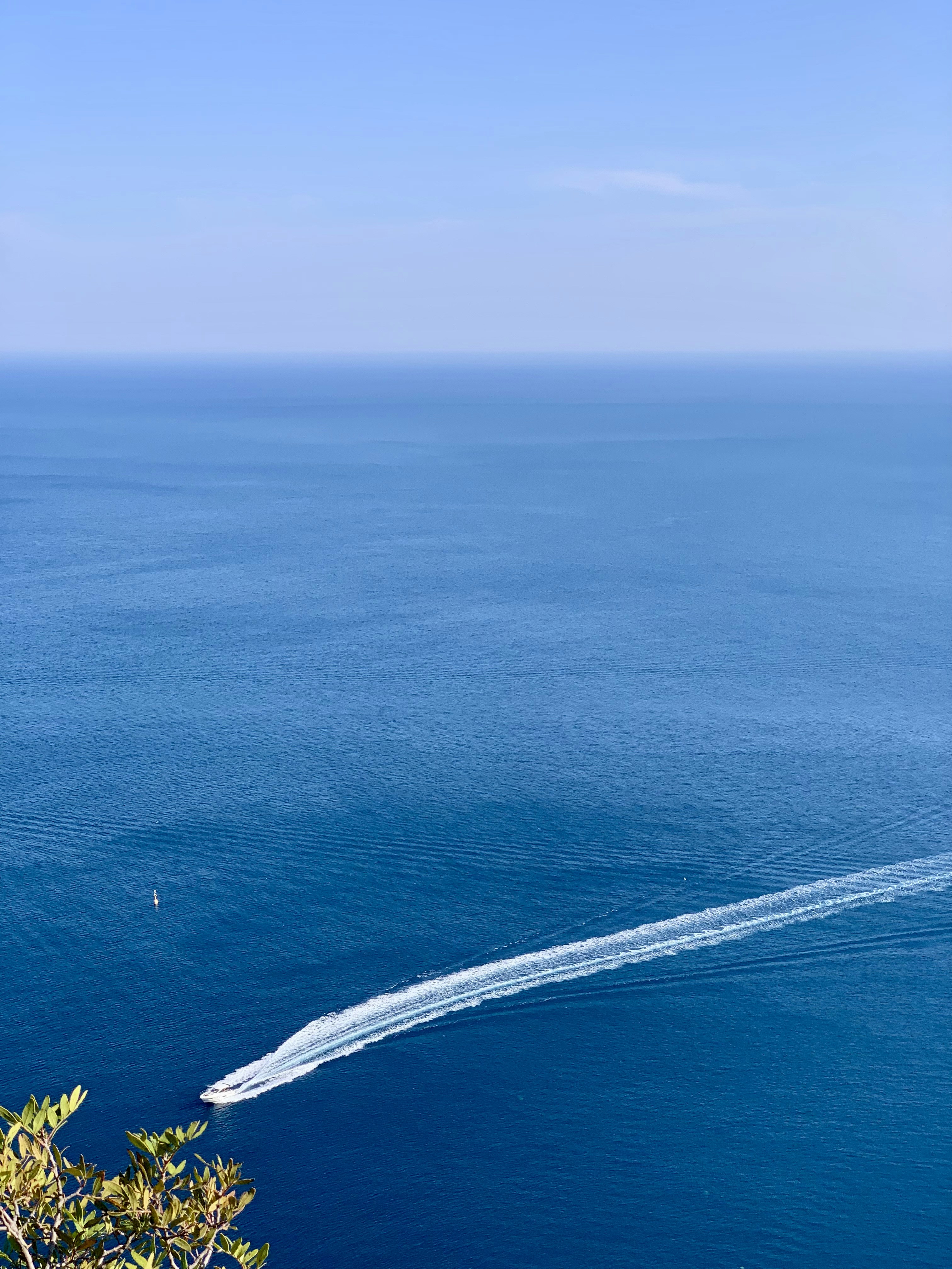 a boat is traveling through the water near the shore